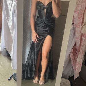 Elegant Black Strapless Evening Dress